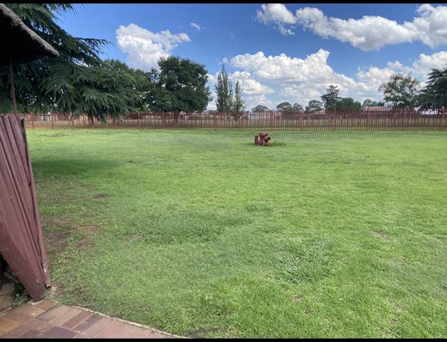 6 BEDROOM HOUSE FOR SALE IN GROOTVALY